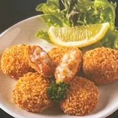 Deep-fried shrimp cakes with lemon